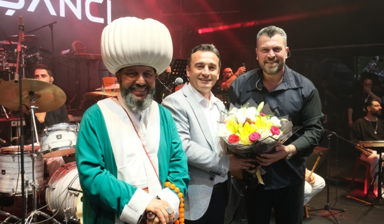 Sivrihisar’daki festivalde Serkan Nişancı ve Derya Bedavacı coşkusu
