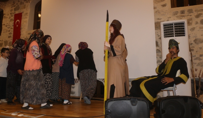 Nasrettin Hoca’nın memleketi Sivrihisar’da “Timur’un Filleri” sahnelendi