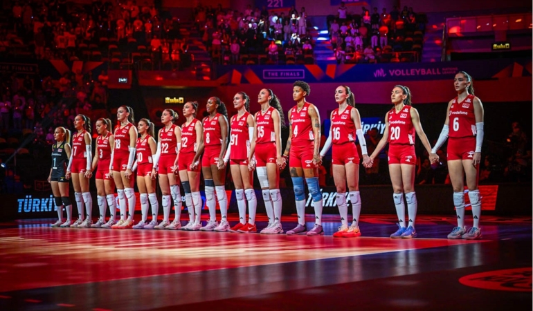 A MİLLİ KADIN VOLEYBOL TAKIMI, MİLLETLER LİGİ'NDE FİNALE YÜKSELDİ 2026 VOLEYBOL MİLLETLER LİGİ: TÜRKİYE: 3 - ÇİN: 0