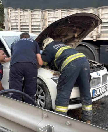 Sanayiden 10 dakika önce aldığı otomobili yandı
