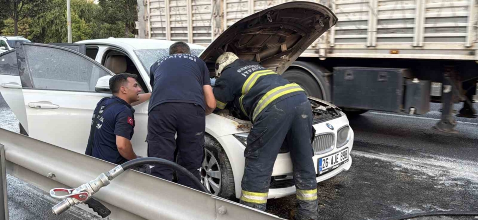Sanayiden 10 dakika önce aldığı otomobili yandı
