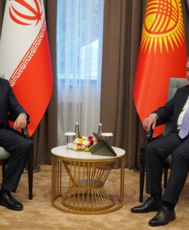 İran Dışişleri Bakanı Arakçi, Kırgızistan Dışişleri Bakanı Kulubayev ile bir araya geldi