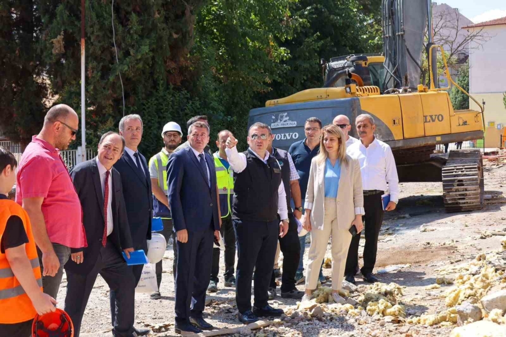 Vali Sözer 8 okuldaki eğitim yatırımlarını sahada inceledi