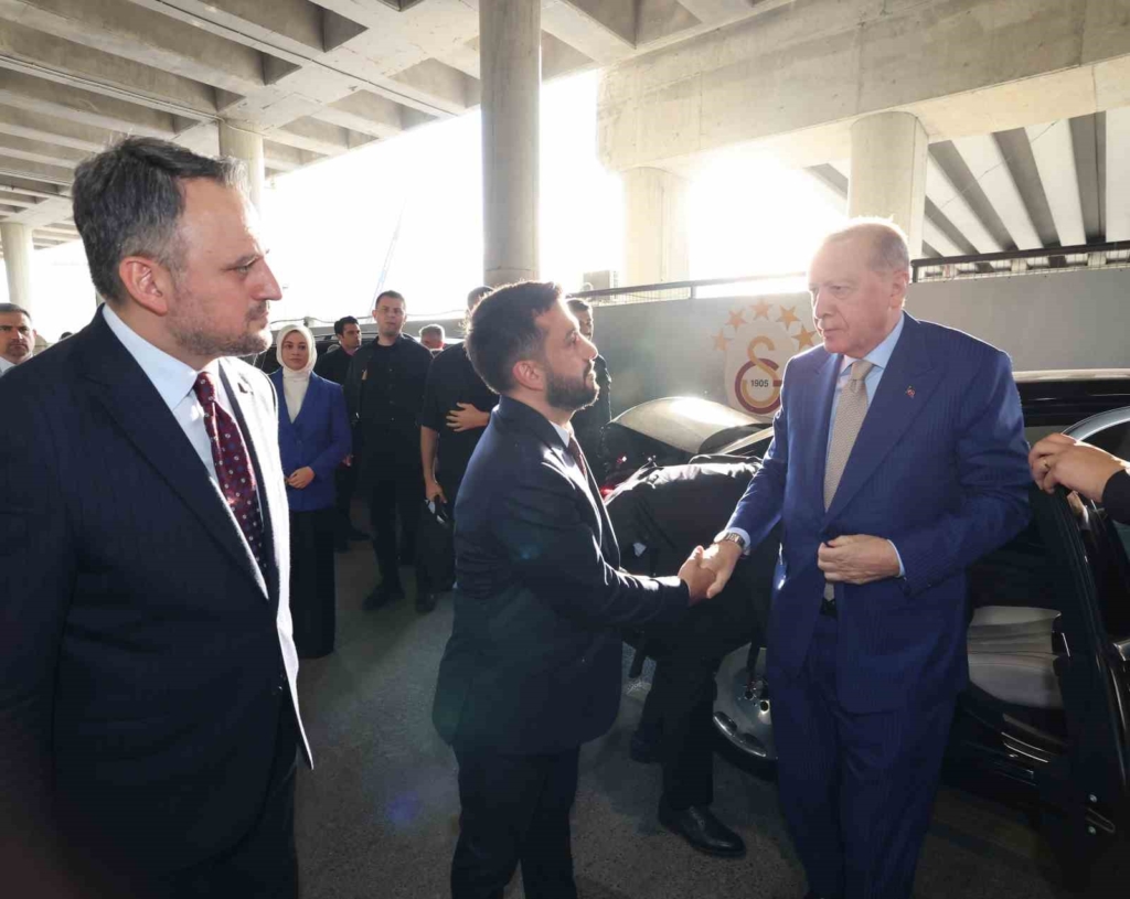 Cumhurbaşkanı Erdoğan: "Gençlerimizin en iyi şekilde yetişmeniz için tüm gücümüzle çalışıyoruz"