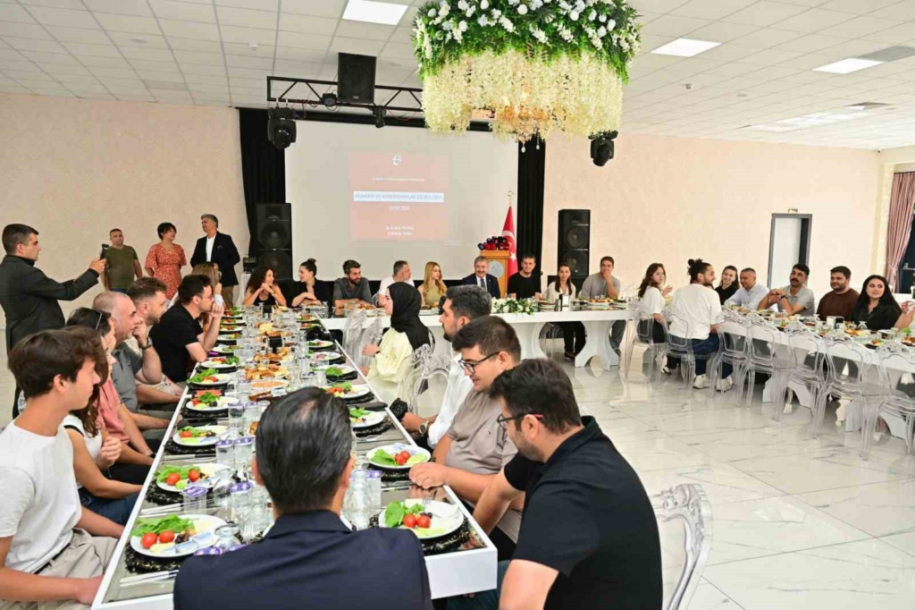 Vali Yılmaz sahadaki basın mensuplarıyla kahvaltıda bir araya geldi