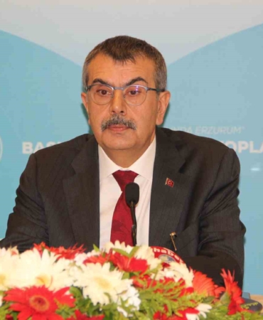 Bakan Tekin: "Geçmişiyle gurur duyacak bir nesil yetiştirmemiz gerekiyor"