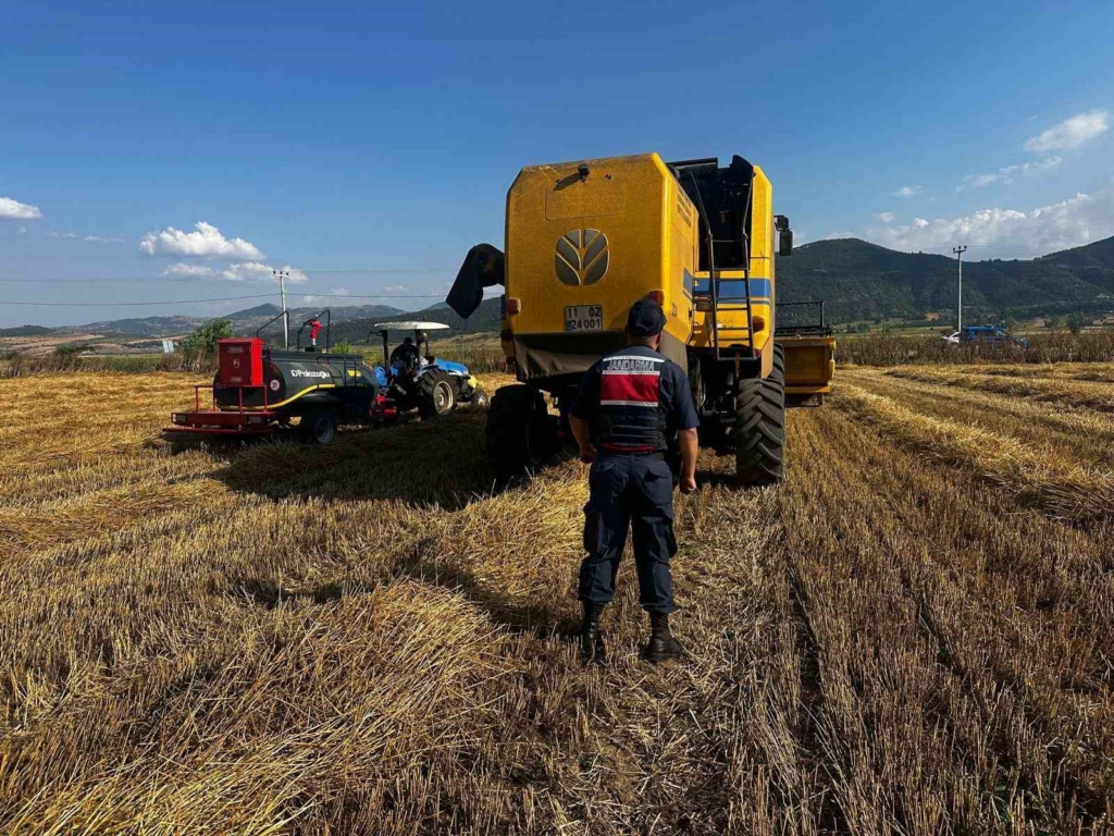 Bilecik’te biçerdöver operatörlerine yangın eğitimi