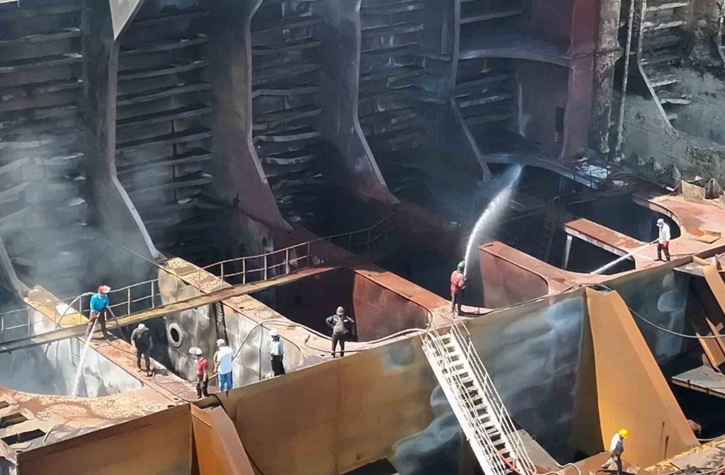 İzmir’de yakıt tankerinde korkutan yangın