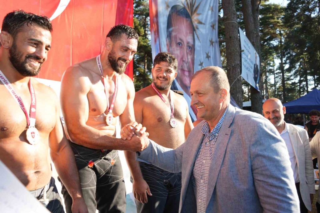 Alıç Yaylası’nda Kıran Kırana Güreş