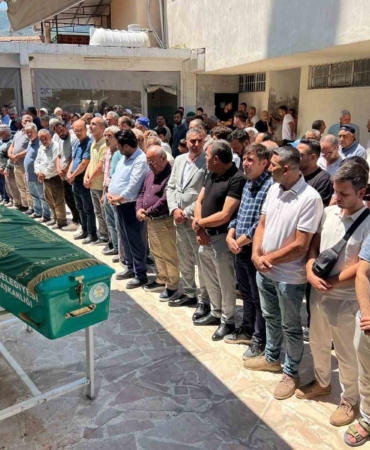 Manisa’daki feci kazada hayatını kaybeden 2 kişi defnedildi