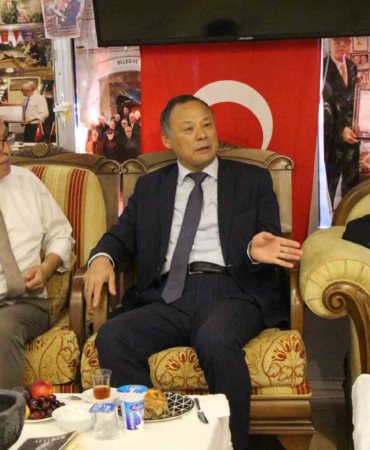 Büyükelçi Kazakbayev: "Kırgızistan ile Türkiye arasındaki ticaret hacmi hedefi 5 milyar dolar^"