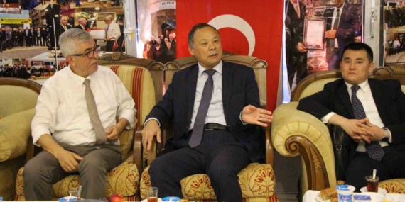 Büyükelçi Kazakbayev: "Kırgızistan ile Türkiye arasındaki ticaret hacmi hedefi 5 milyar dolar^"