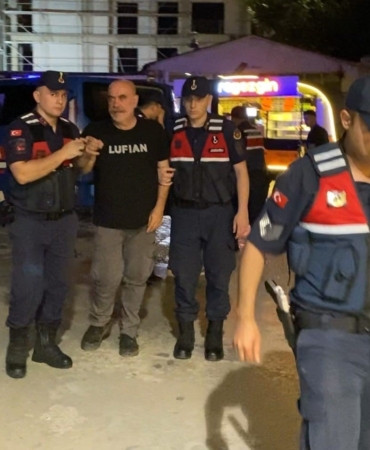 Adli kontrolle serbest kalan ünlü yönetmen Ezel Akay: "Mahkeme sonunda her şeyi öğreneceksiniz"