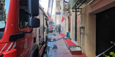 Beyoğlu İstiklal Caddesi’nde iş yerinde korkutan yangın