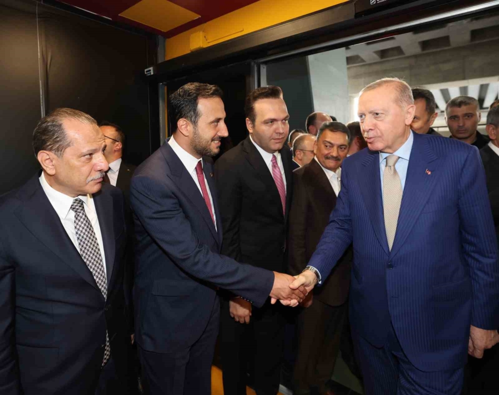 Cumhurbaşkanı Erdoğan: "Gençlerimizin en iyi şekilde yetişmeniz için tüm gücümüzle çalışıyoruz"