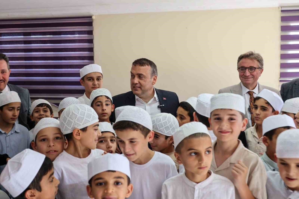 Vali Sözer hafız adaylarıyla bir araya geldi