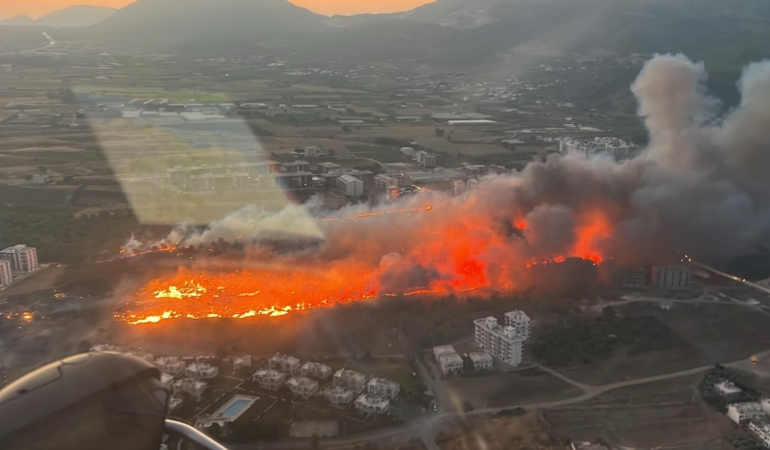 Mersin’de yangın, ekiplerin havadan ve karadan müdahalesiyle söndürüldü