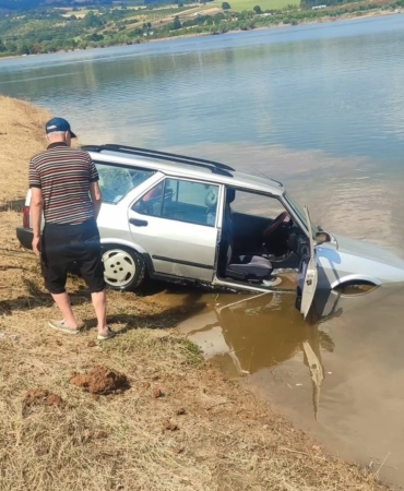 Baraja uçan otomobili 5 metre derinliğe dalıp çıkardı