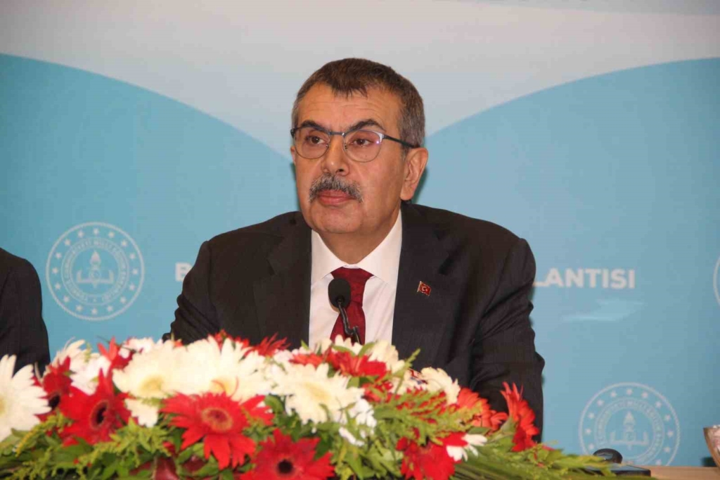 Bakan Tekin: "Hedefimiz 19 Ağustos’ta kazmanın vurulmasını sağlayacak takvimi hayata geçirmek"