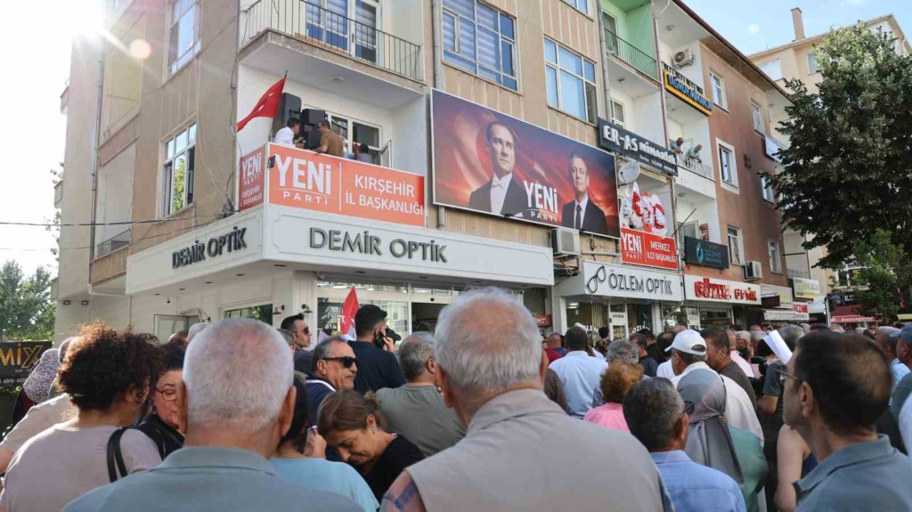CHP’den istifa eden Kırşehir Belediye Başkanı Ekicioğlu ve teşkilatlar Yeni Parti’ye katıldı