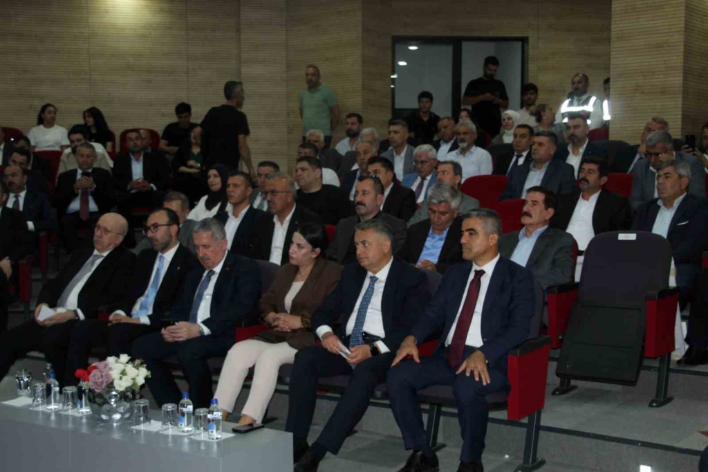 Ticaret Bakanı Bolat: "Enerjinin merkezi Şırnak, Türkiye’nin kalkınma koridorlarının kalbinde"