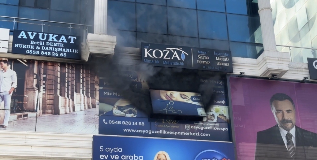 İş merkezindeki yangın büyümeden söndürüldü.