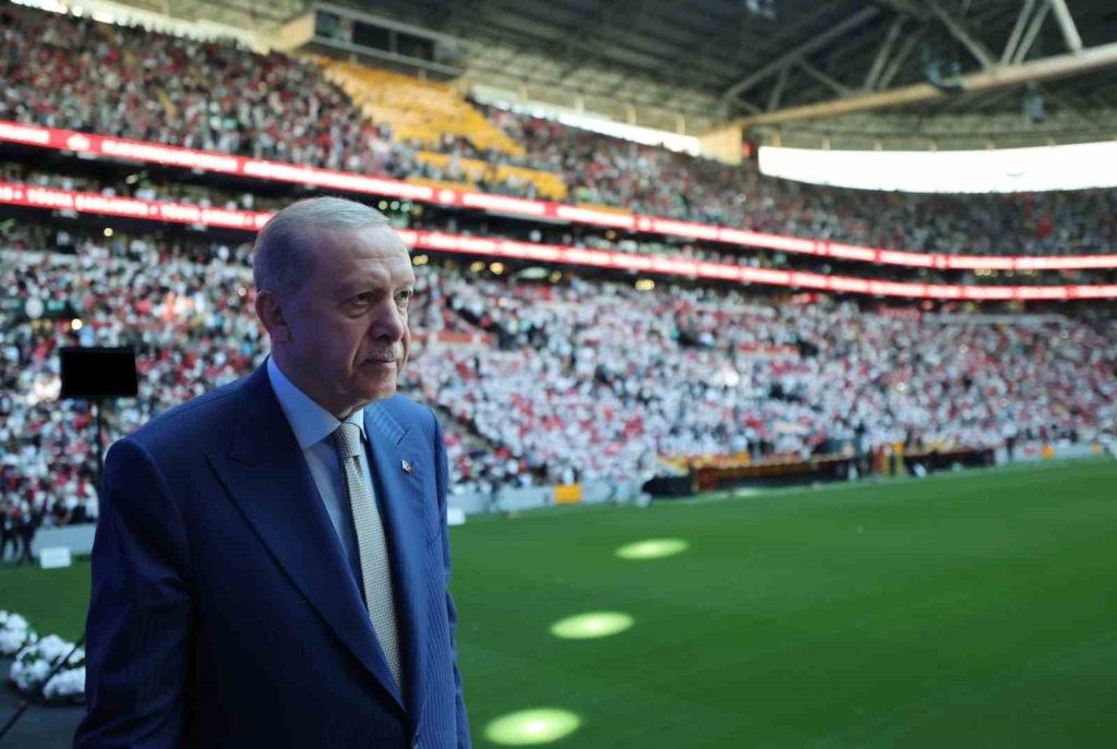 Cumhurbaşkanı Erdoğan: "Gençlerimizin en iyi şekilde yetişmeniz için tüm gücümüzle çalışıyoruz"