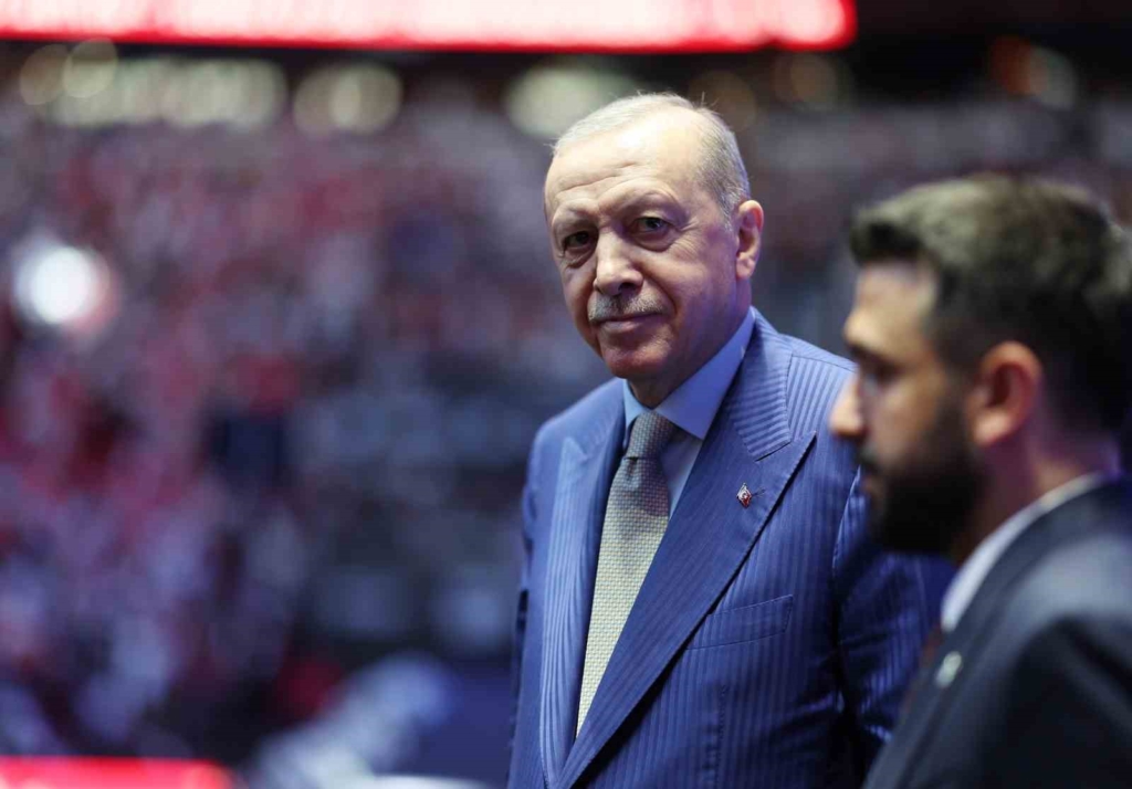 Cumhurbaşkanı Erdoğan: "Gençlerimizin en iyi şekilde yetişmeniz için tüm gücümüzle çalışıyoruz"