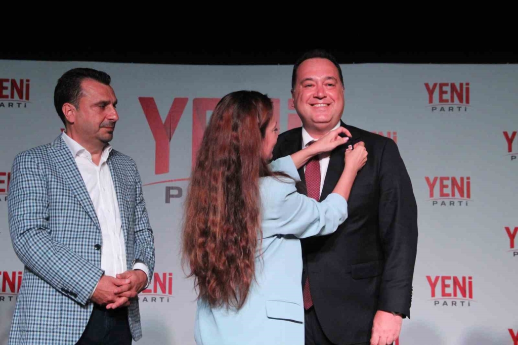 Manisa’da 15 CHP’li belediye başkanı YENİ Parti’ye katıldı