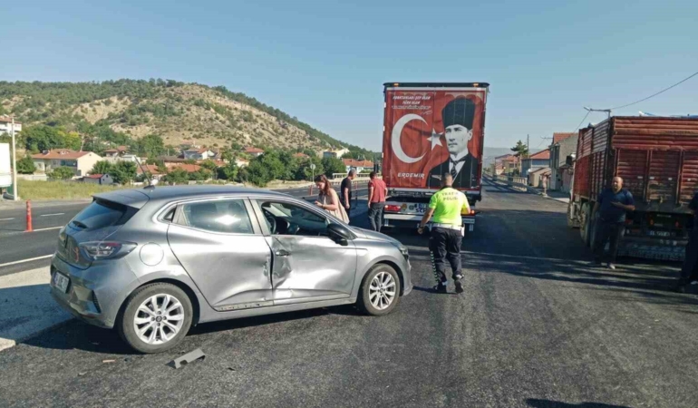 Bilecik’te kamyonet ile otomobil çarpıştı: 1 yaralı