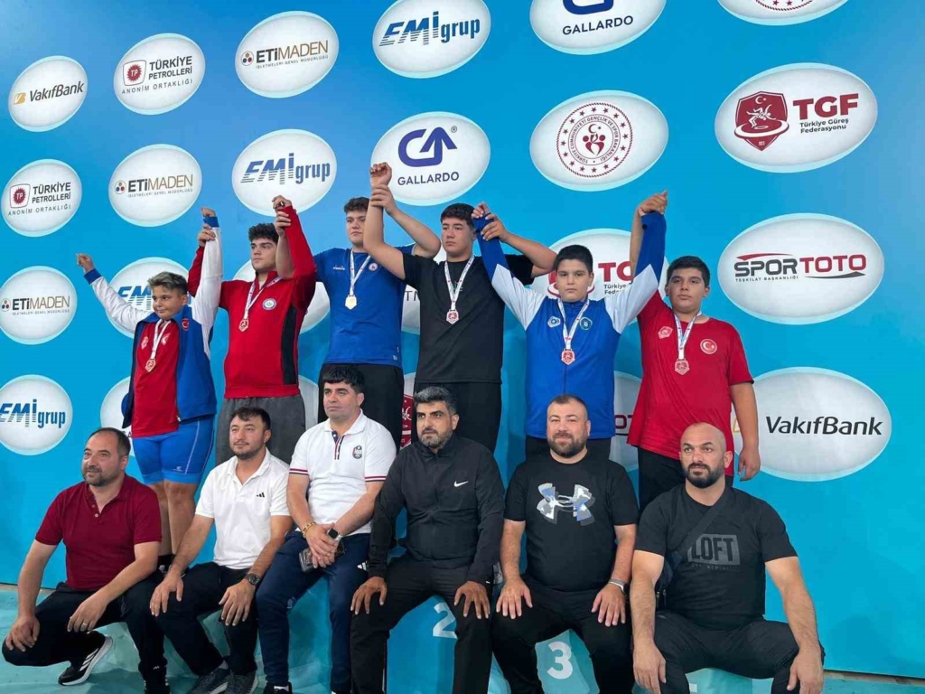 Minikler Güreş Türkiye Şampiyonası’na büyükşehir damgası!
