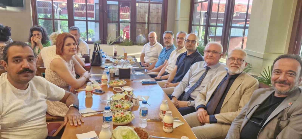 Eskişehir sağlık teşkilatından emekli olan Ömer Faruk Üresin’e vefa yemeği