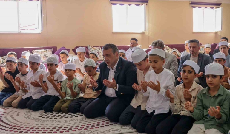 Vali Sözer hafız adaylarıyla bir araya geldi