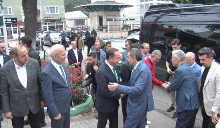 Milli Eğitim Bakanı Tekin Bursa’da Büyük Erzurum Yayla Şenliği’ne katıldı