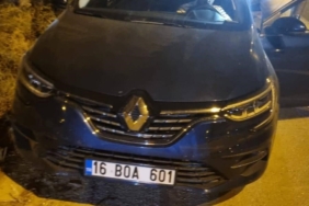 Park halindeki araca çarpan otomobildeki 2 kişi yaralandı