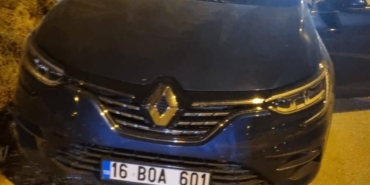 Park halindeki araca çarpan otomobildeki 2 kişi yaralandı