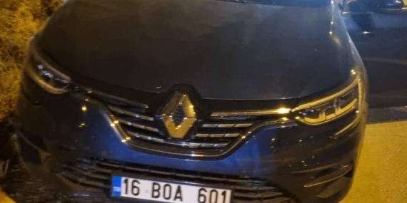 Park halindeki araca çarpan otomobildeki 2 kişi yaralandı