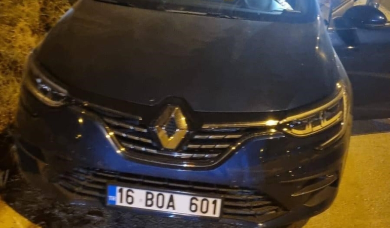 Park halindeki araca çarpan otomobildeki 2 kişi yaralandı