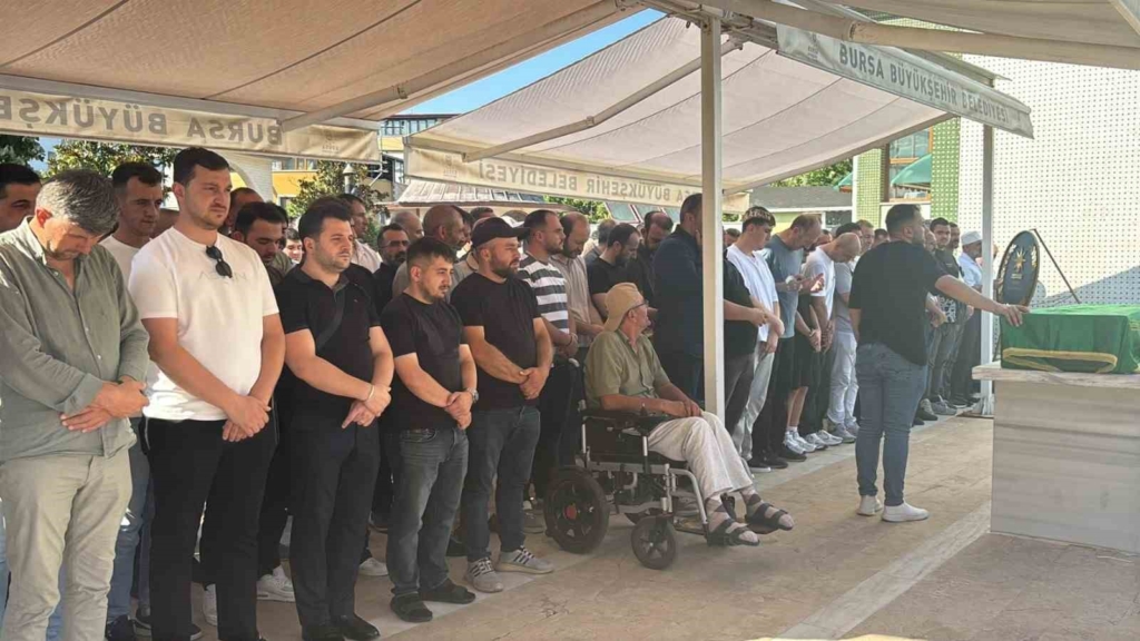 Trafik kazasında hayatını kaybeden minik Kerem Ali gözyaşları ile uğurlandı