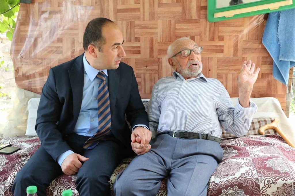 Eskişehir İl Emniyet Müdürü Yılmaz’dan şehit babasına anlamlı ziyaret