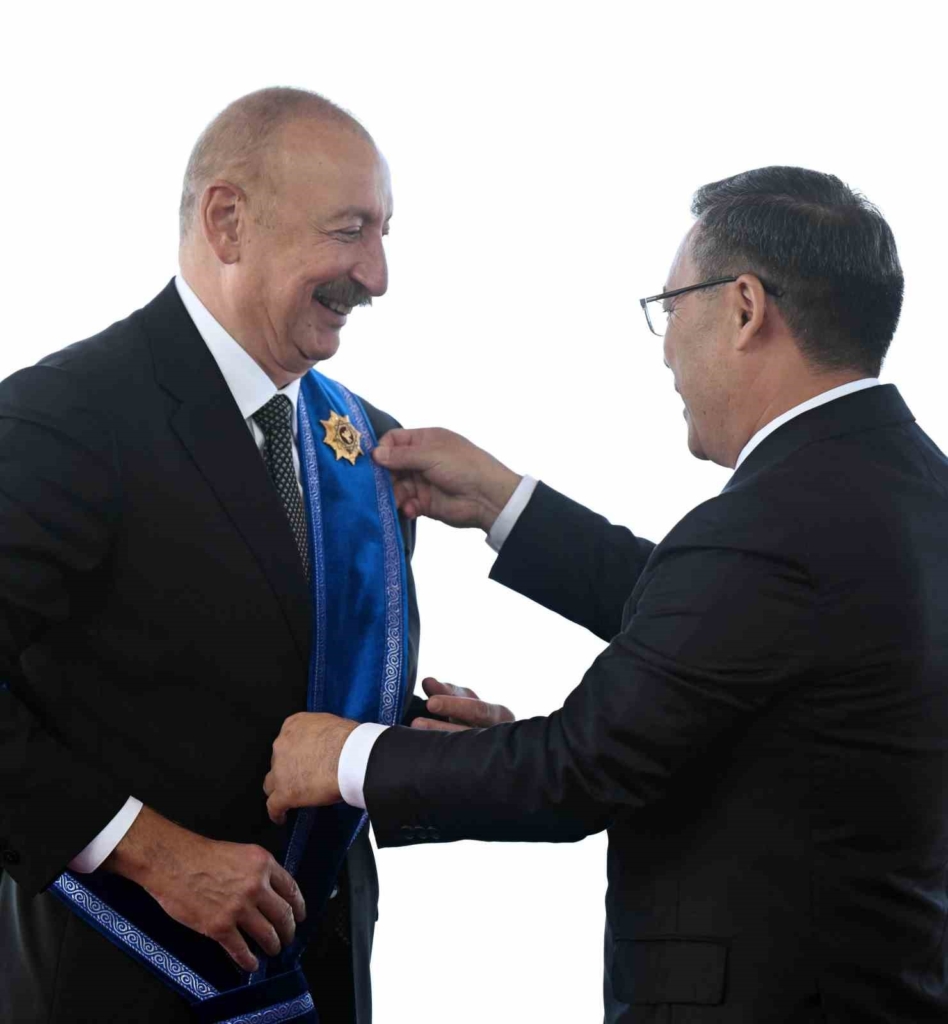 Kırgızistan Cumhurbaşkanı Caparov’dan Aliyev’e birinci derece "Manas" Nişanı