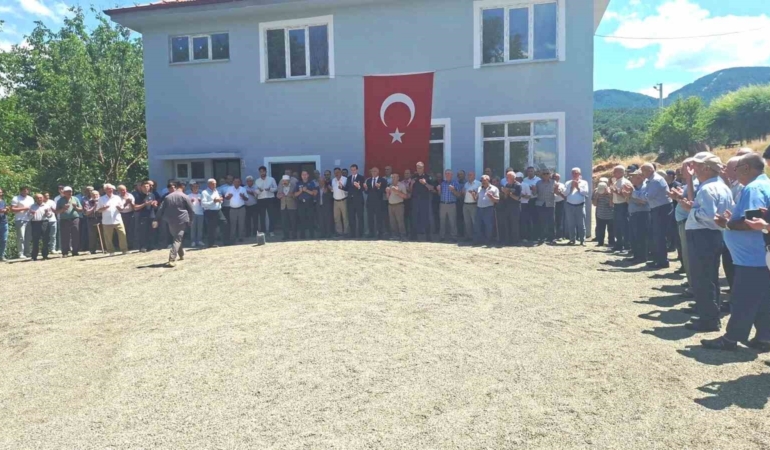 Hisarcık Aşağı Yoncaağaç Köyü’nde Çok Amaçlı Salon açıldı ve hayır yemeği düzenlendi