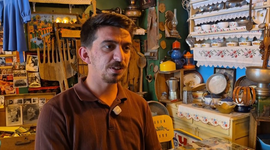 Binlerce antika ile süslenen müze görünümlü ilginç kafe