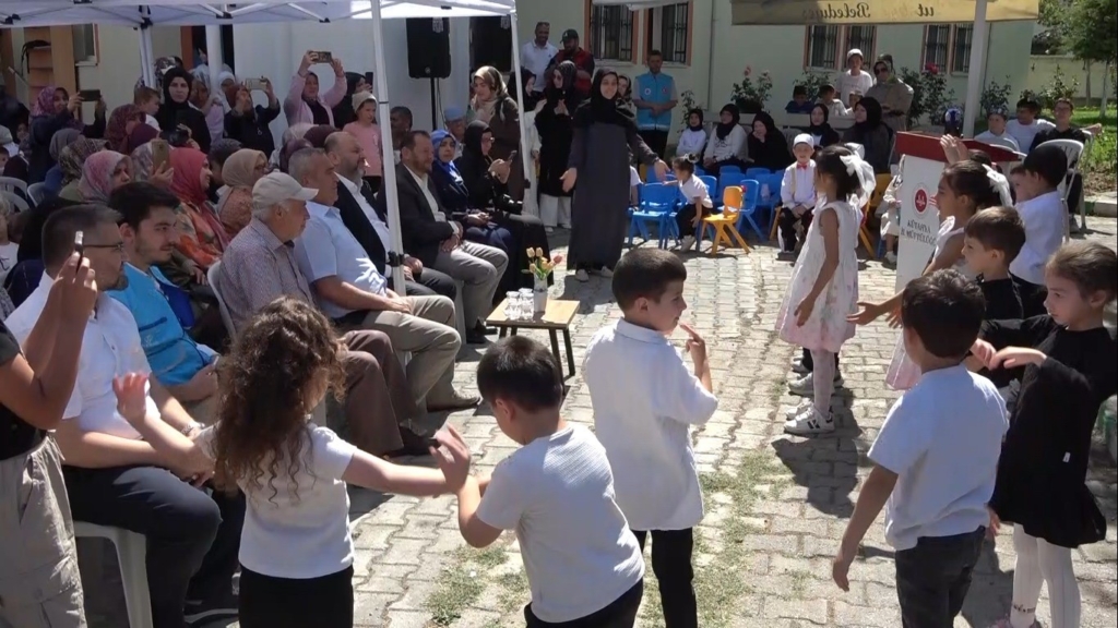 Kütahya Selimiye Kur’an Kursu’nda Çocuk Şenliği coşkusu