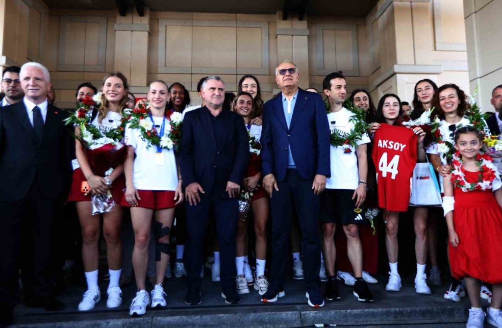 Milletler Ligi şampiyonu A Milli Kadın Voleybol Takımı, Türkiye’ye döndü