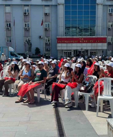 Bahçelievler’de A Milli Kadın Voleybol Takımı’nın zaferi dev ekranda izlendi