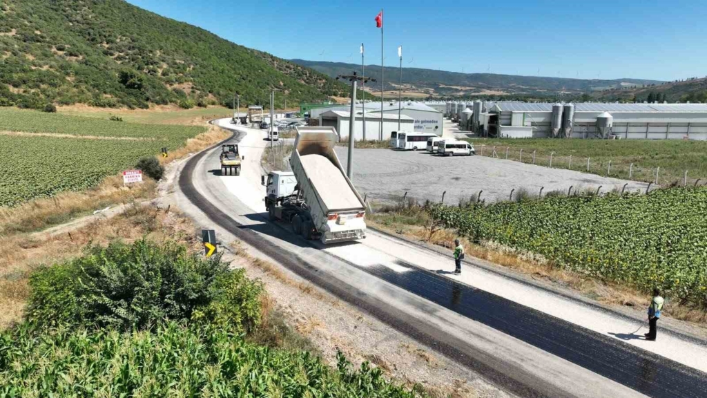 Karacabey ve Mustafakemalpaşa’da yollar yenileniyor