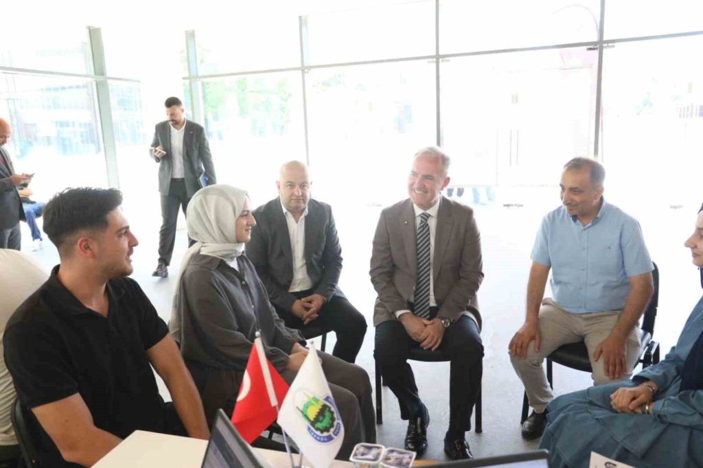 İnegöl Belediyesi tercih sürecinde de öğrencilerin yanında