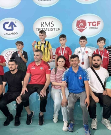 Minik pehlivan Ertuğrul Alp Tekin’den Türkiye Şampiyonası’nda çifte madalya