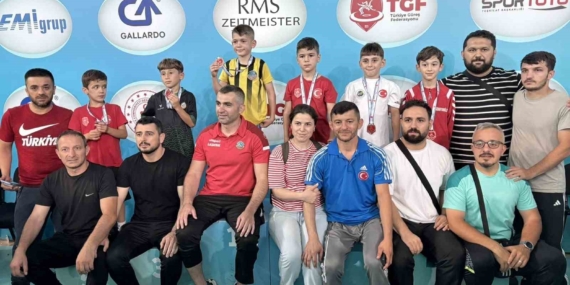 Minik pehlivan Ertuğrul Alp Tekin’den Türkiye Şampiyonası’nda çifte madalya